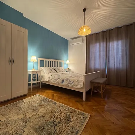 By The Sea Apartament *